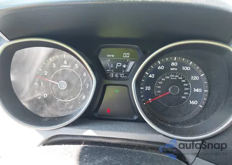 2016 Hyundai Elantra Se z USA, uszkodzony, nr VIN 5NPDH4AE9GH686998